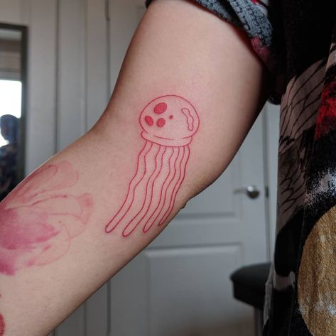 Jellyfish Tattoo On Hand, Jellyfish Finger Tattoo, Red Ink Jellyfish Tattoo, Jellyfish Henna Tattoo, Jelly Fish Tattoo Colorful, Red Jellyfish, Jellyfish Tattoo, Henna Tattoo Designs Simple, Creepy Tattoos