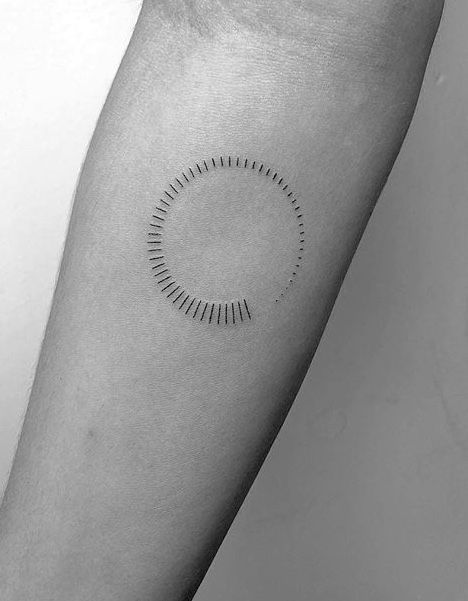 Waveform Tattoo, Circle Tattoo Ideas, Free Tattoo Fonts, Circular Tattoo, Ouroboros Tattoo, Minimalist Tattoo Ideas, Circle Tattoo, Circle Tattoos, Handpoke Tattoo