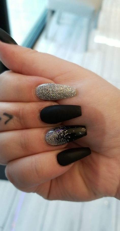 Black and silver nails Black Gray Glitter Nails, Silver With Black Nails, Back And Silver Nails, Black Silver Nails Ideas, Home Coming Nails Black, Prom Nails Acrylic Black And Silver, Black And Silver Sparkle Nails, Matte Black And Silver Nails, Black Sliver Nails Design