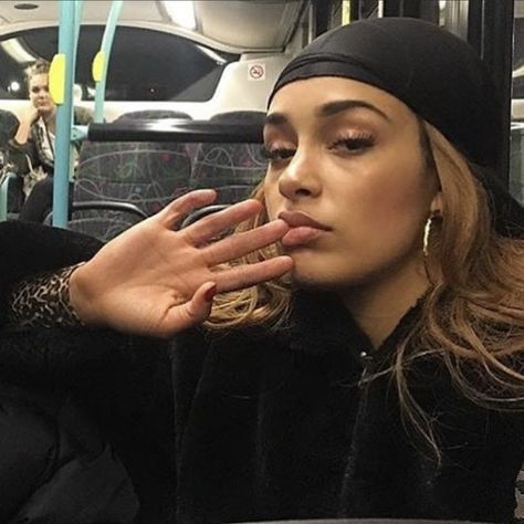 Jorja Smith Aesthetic Wallpaper, Jorja Smith Aesthetic, Smith Aesthetic, Jorja Smith, Swag Girl Style, Rap Aesthetic, Asap Rocky, Beauty Goals, Madison Beer