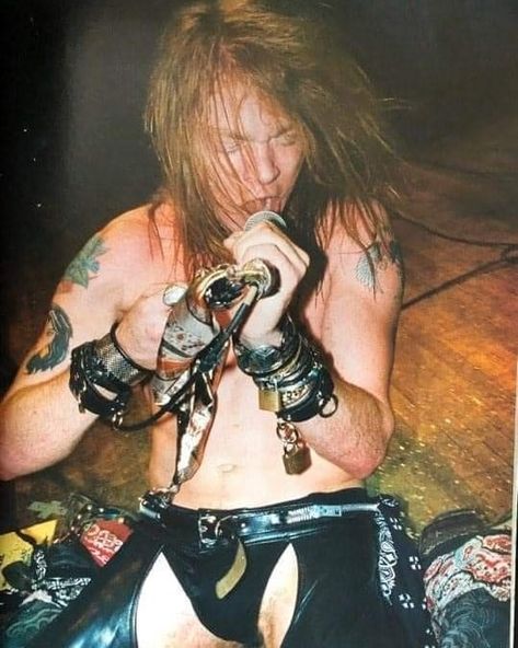 Guns n'f'n Roses.it on Instagram: “OnThisDay January 18, 1986, The Roxy, West Hollywood, USA By now the band was selling out L.A.'s premier clubs. This show at the Roxy, in…” Axl Rose Now, Axel Rose, Lafayette Indiana, Rosé Hot, Theatre Problems, Motley Crüe, Ramin Karimloo, Sweet Guys, Emo Guys