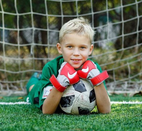 Cool Soccer Pictures, Soccer Photoshoot Ideas Kids, Cool Soccer Photos, Soccer Poses For Pictures Boys, Kids Football Photoshoot, Soccer Poses For Pictures, Kids Sports Pictures, Kids Soccer Pictures, Soccer Portrait Photography