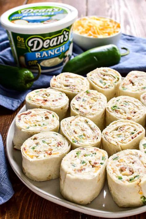 Jalapeno Popper Pinwheels, Superbowl Food Appetizers, Super Bowl Food Easy, Stuffed Jalapenos, Lemon Tree Dwelling, Halloween Potluck, Easy Super Bowl, Cream Cheese Pinwheels, Pinwheel Appetizers