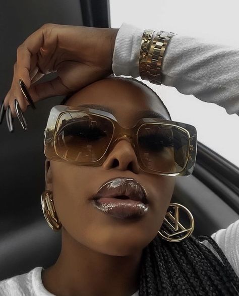 Nfl Wife, Sunglass Photoshoot, Dope Jewelry Accessories, Monochromatic Fashion, High Fashion Looks, Black Femininity, Photoshoot Themes, Stylish Glasses, Shades Sunglasses