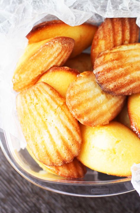 Gluten Free Madeleines - The Gourmet Gourmand Gf Desserts, Gluten Free Sweets, Gluten Free Treats, Sem Lactose, Gluten Free Cakes, Foods With Gluten, Paleo Dessert, Gluten Free Cooking, Gluten Free Cookies