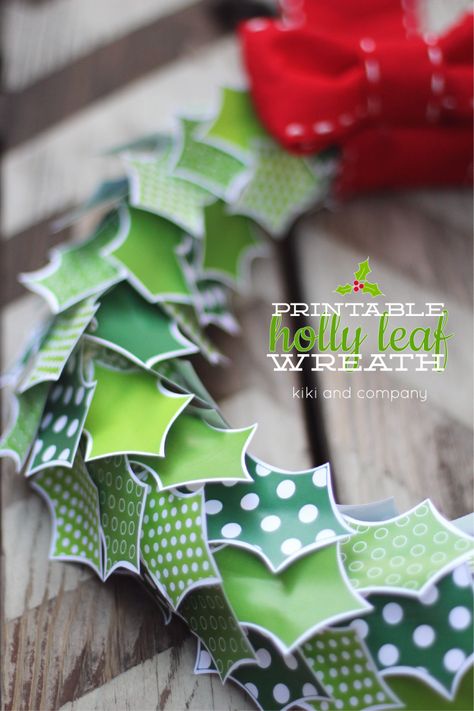 DIY Paper Holly Leaf Wreath Tutorial with FREE Printable Paper Holly Wreath, Paper Christmas Wreath Diy, Paper Christmas Wreaths, Diy Paper Wreath, Paper Christmas Wreath, Paper Wreath Diy, Advent Ideas, Library Programming, Wreath Printable