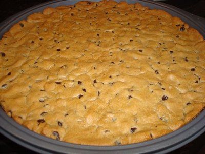 cookie cake Cookie Cake Premade Dough, Diy Cookie Cake With Premade Dough, Cookie Cake With Premade Dough, Cookie Cake Using Store Bought Dough, Cookie Cake From Store Bought Dough, 12 Inch Cookie Cake Recipe, Cookie Cake With Store Bought Dough, Make A Cookie Cake, Pillsbury Cookie Dough