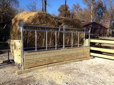 Cattle Feeder Ideas, Cattle Hay Feeder, Round Bale Hay Feeder, Cow Feeder, Feeder Cattle, Cattle Facility, Cattle Feeder, Cattle Corrals, Horse Feeder