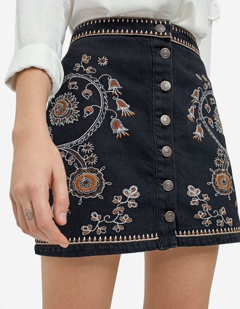 Makeup Tattoo, Embroidered Skirt, Jeans Rock, Casual Style Outfits, Mode Inspiration, Looks Vintage, Style Outfits, Tattoo Style, Outfits Casuales