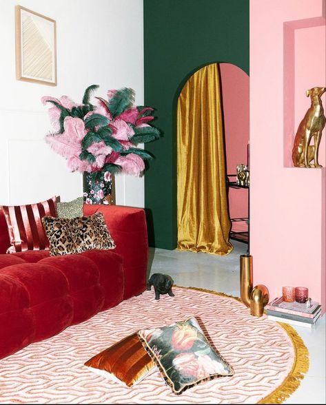 Maximalism is one of the 12 most popular interior design styles. Discover more on our blog! Retro Glam Interior Design, Pink Maximalist Living Room, Lights Living Room Ideas, Room Ideas Tapestry, Contrast Interior Design, Popular Interior Design Styles, Fun Interior Design, Maximalist Interior Design, Eclectic Homes