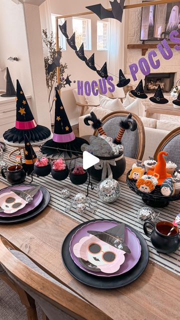 Kids Halloween Tablescape, Hocus Pocus Party Decoration Ideas, Hocus Pocus Party Decoration, Halloween Kids Party, Party Ideas Halloween, Halloween Table Settings, Hocus Pocus Party, Happy August, Sixth Birthday