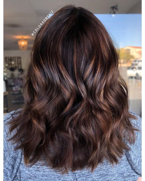 Chocolate cake 🧁  @pulpriothair Faction8  FORMULA DROP for that perfect chocolate  7-03 with a drop of 7-4 and 7-6 If you want to deepen… Chocolate Cake Hair, Chocolate Cake Hair Color, Chocolate Balayage, Wallpapers Trees, Brown Hair Cuts, Rock Food, Coffee Brown Hair, Butter Blonde, Coffee Hair