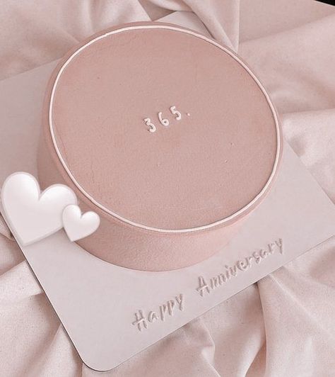 1st Anniversary Cake Designs, Korean Bento Cake Aesthetic, 1st Wedding Anniversary Cake, Anniversary Cake Aesthetic, Boho Cakes, Picnic Bday, Simple Anniversary Cakes, 1st Anniversary Cake, Happy Aniversary