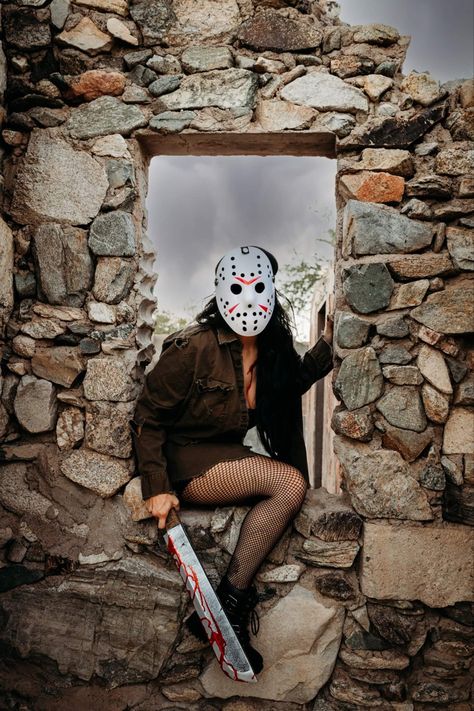 Woman Scary Halloween Costumes, Women Halloween Costume Ideas Scary, Scary Halloween Pictures Photography, Friday The 13th Photoshoot Ideas, Friday The 13 Photoshoot, Freddy Kruger Photoshoot, Jason Woman Costume, Jason Voorhees Costume Women, Halloween Bourdier Photoshoot