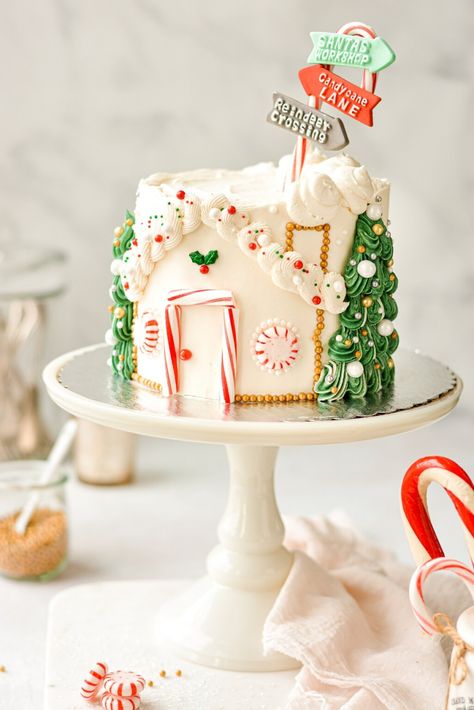 Santa Cake Ideas, Christmas Birthday Cake, Christmas Bakes, Cakes Christmas, Hungry Eyes, Christmas Themed Cake, Dream Birthday, Christmas Cake Designs, New Year's Cake