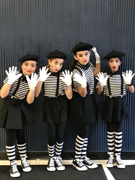 Mime Halloween Costume, Circus Halloween Costumes, Funny Group Halloween Costumes, Meme Costume, Carnaval Outfit, Circus Costume, Costumes For Teens, Pantomime, Clown Costume