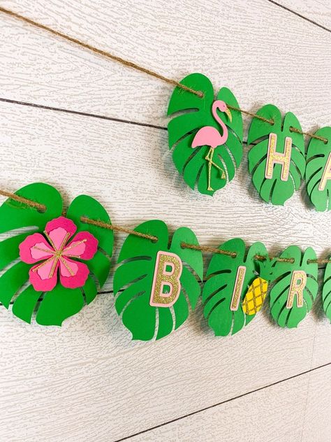 Anniversaire Theme Tropical, Hawaiian Birthday Party For Adults, Diy Hawaiian Party Decorations, Flamingo Birthday Party Decorations, Hawaiian Birthday Party Decorations, Adult Luau Party, Aloha Party Decorations, Tropical Classroom Decor, Hawaii Decorations