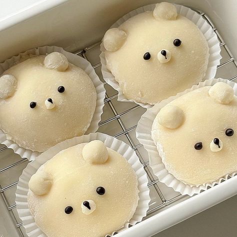 Mochi Bear, Mochi Aesthetic, Mochi Cute, Pastel Desserts, Cute Bakery, Culinary Cooking, Yellow Soft, Aesthetic Cute, Kawaii Food