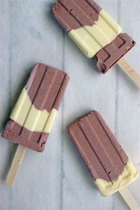 Banana Fudge Popsicles, Fun Kids Desserts, Jello Pudding Pops, Banana Fudge, Fudge Popsicles, Pudding Popsicles, Pudding Pops, Pudding Pop, Cool Treats