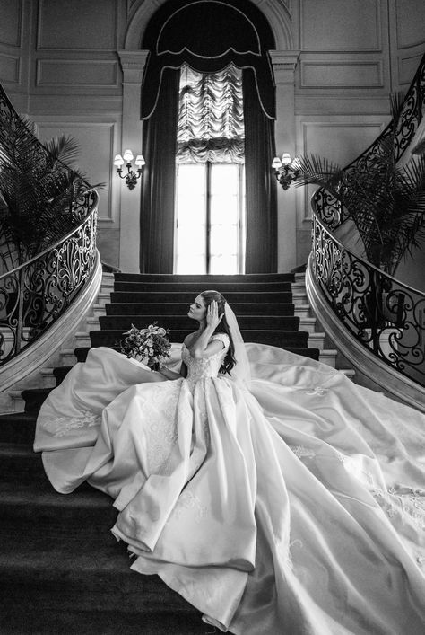 Rosecliff Mansion, Philadelphia Wedding Venues, Wedding Portrait Poses, Vogue Wedding, Wedding Picture Poses, Wedding Photography Styles, Bride Photography, Wedding Photos Poses, Foto Poses