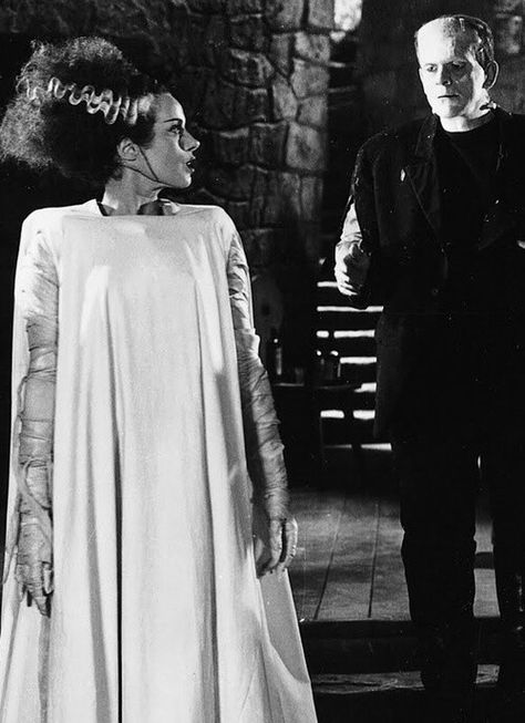 Frankenstein Aesthetic, Frankenstein And Bride, Bride Of Frankenstein Costume, Movie Wedding Dresses, Universal Horror, Frankenstein Costume, Frankenstein Art, Bride Costume, Wedding Movies