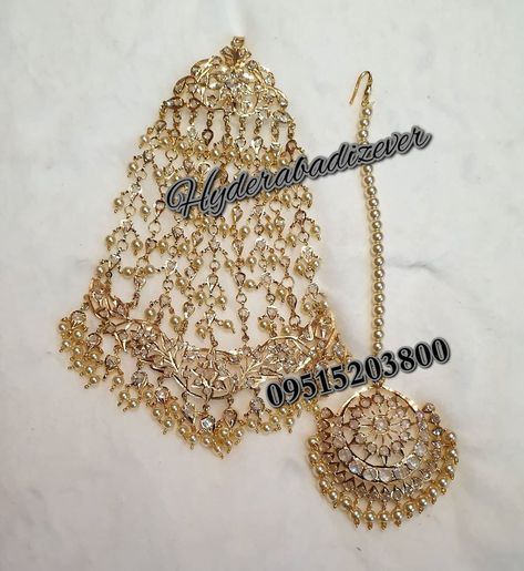 Gold Tika Design, Tika Design, Mehndi Dress For Bride, Long Mangalsutra, Pakistani Bridal Hairstyles, Mang Tika, Dubai Design, Wedding Jewellery Designs, Maang Tika