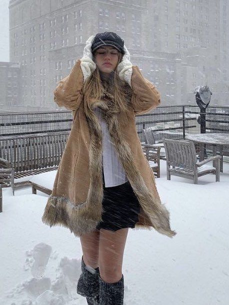 Snow Day Outfit, Long Winter Jacket, Snow Princess, Winter Fit, Snow Angels, Winter Girls, Winter Fits, Autumn Cozy, Winter Aesthetic