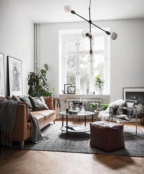 Se dette Instagram-bildet fra @ kronfoto • 654 likerklikk Industrial Living Room Design, Scandinavian Decor Living Room, Nordic Style Living Room, Scandinavian Design Living Room, Furniture Casters, Nordic Living Room, Industrial Livingroom, Living Room Scandinavian, Furniture Sofa