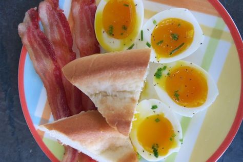 The Secret to Perfect Soft-Boiled Eggs Every Time - Brit + Co Steamed Eggs, Ramen Restaurant, Soft Boiled Eggs, Sweet Cookies, Piece Of Bread, Egg Yolk, Boiled Eggs, Cookie Recipes, Breakfast Recipes