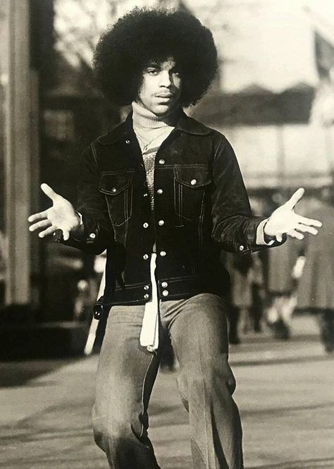 Prince 1977 Prince 70s, Prince Pictures, Prince Music, Prince Musician, Prince And The Revolution, Prince Tribute, The Artist Prince, Photos Of Prince, Rip Prince