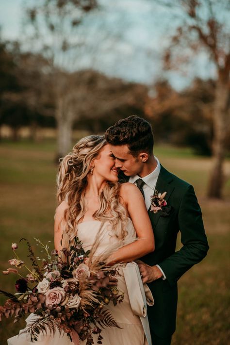 Dark Green Suits Wedding, Wedding Dark Green Suit, Groom Greenery Wedding, Wedding Suit Dark Green, Dark Green Wedding Suit Grooms, Groom In Green Suit, Green Groom Suits For Wedding, Forest Green Groom Suit, Dark Green And Blush Wedding