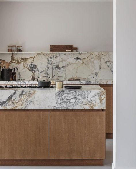 Est Living Kitchen, Kitchen With Marble, Backsplash Trends, Kitchen Backsplash Trends, Kitchen Stone, Stained Glass Table Lamps, Est Living, Marble Counter, Bespoke Kitchens