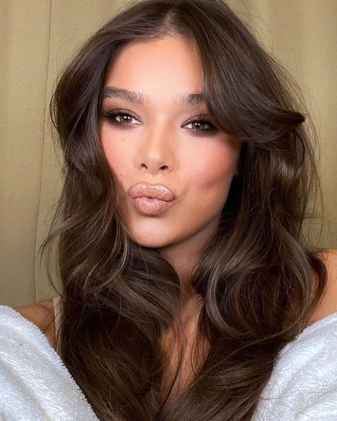 Hailee Steinfeld Makeup, Patrick Ta, Camila Morrone, Kate Bishop, True Grit, Hailee Steinfeld, Post Instagram, Dark Brown Hair, Girl Crush