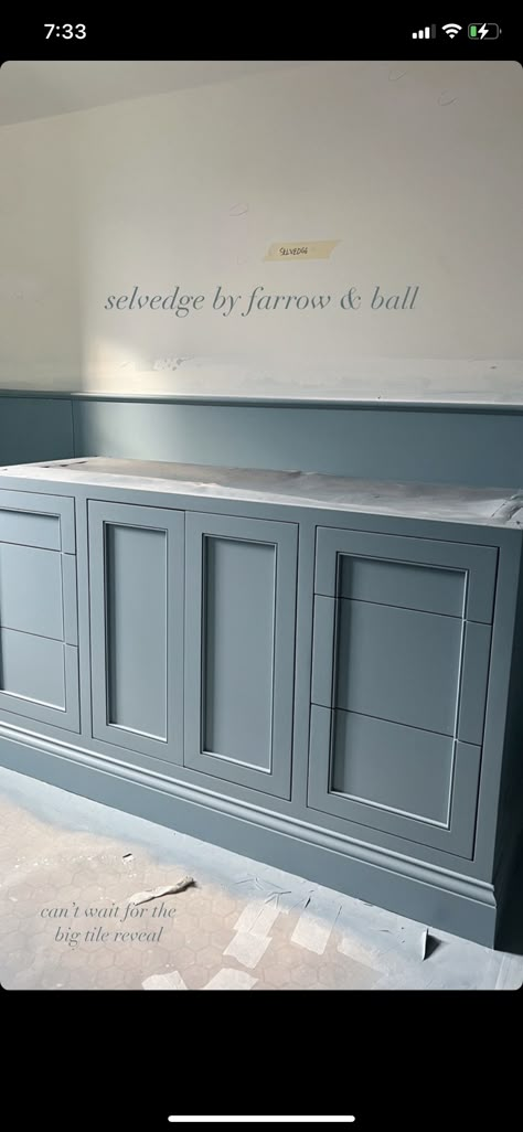 Farrow Ball Light Blue Kitchen, Farrow And Ball Sloe Blue, Selvedge Blue Farrow And Ball, Farrow And Ball Selvedge Living Room, Farrow Ball Selvedge, Farrow And Ball Selvedge Bedroom, Paige Lorenze House Aesthetic, Farrow And Ball Selvedge Kitchen, Breakfast Room Green Farrow And Ball