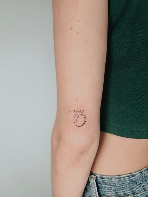 Small Peach Tattoo Simple, Dainty Peach Tattoo, Peach And Plum Tattoo, Peaches Tattoo Ideas, Plum Tattoo, Small Peach Tattoo, Peaches And Plums Tattoo, Plum Tattoo Fruit, Cute Peach Tattoo