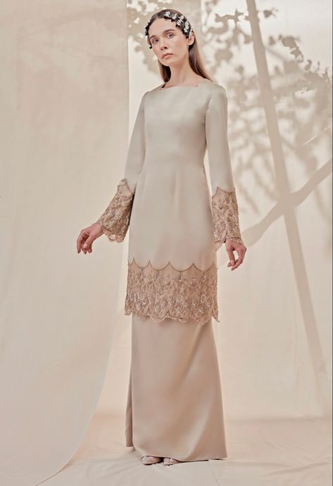 Classic Baju Kurung, Baju Kurung Moden Style Simple, Baju Kurung Modern Style, Melayu Dress, Baju Kurung Moden Style, Kurung Lace, Wedding Kebaya, Dress Brokat Modern, Dress Muslim Modern