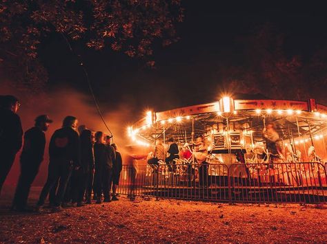 Hayride Aesthetic, Haunted Hayride Ideas, Hay Ride Ideas, Houses In Los Angeles, Best Haunted Houses, Fright Fest, Haunted Tree, Haunted Hayride, Halloween Crafts Preschool