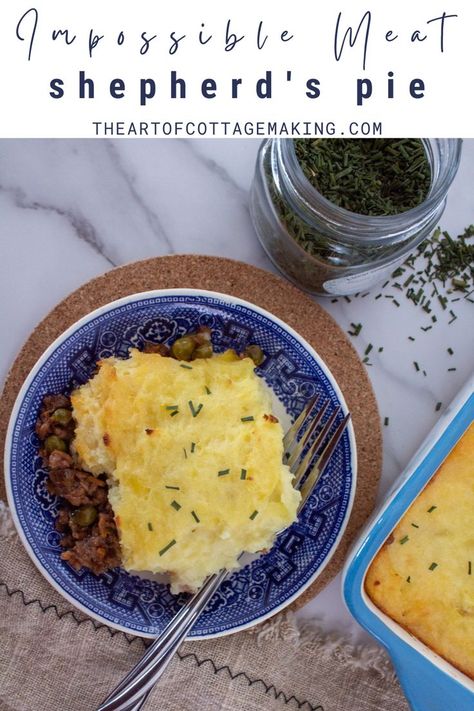 Impossible meat shepherd's pie is dished onto a blue saucer and served with dried chives next to a casserole dish. Impossible Meat, Vegetarian Shepherds Pie, Creamy Mashed Cauliflower, Garlic Cauliflower, Cottage Pie Recipe, Creamed Peas, Cauliflower Mash, Roasted Garlic Cauliflower, Shepherds Pie Recipe