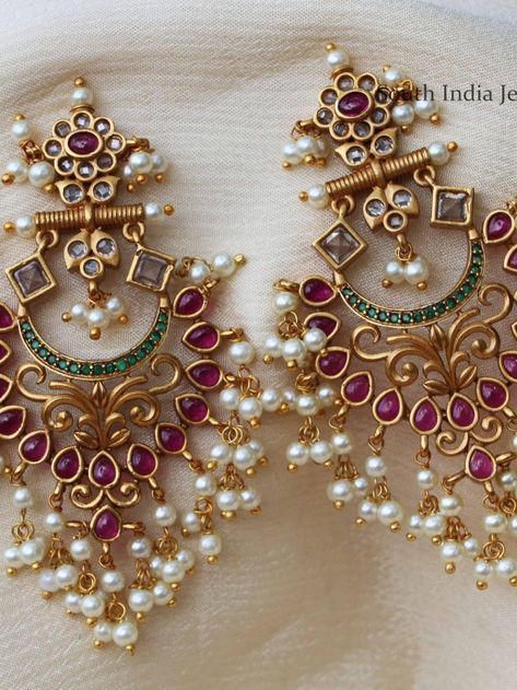 Pearl South Indian Jewellery, South Indian Jhumki Designs Gold, South Indian Jewellery Jhumkas, Gold Jhumka Designs Indian Weddings, Jhumkas Gold Indian, Jewelry Patterns Gold, Classy Jewelry Aesthetic, Indian Pearl Earrings, Bridal Earrings Indian