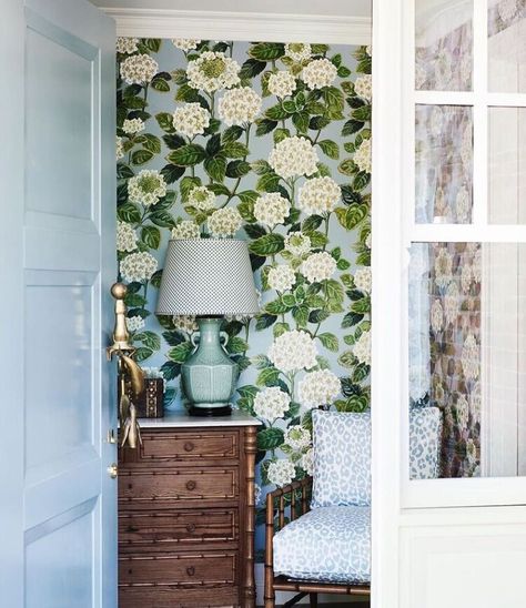 Millennial Interior Design, Millennial Decor, Hydrangea Wallpaper, Grand Millennial Decor, Grandmillenial Style, Grand Millennial Style, Real Wood Furniture, Grand Millennial, Blue And White Vase