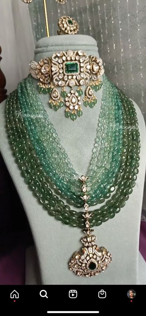 Polki Gold Jewellery, Green Beads Necklace Indian, Wedding Jewellery Collection For Bride, Gold Beads Necklace Indian, Green Beads Indian Jewellery, Satlada Necklace, Beads Jewelry Indian Gold, Gold Necklace Design, Gold Jewelry Aesthetic