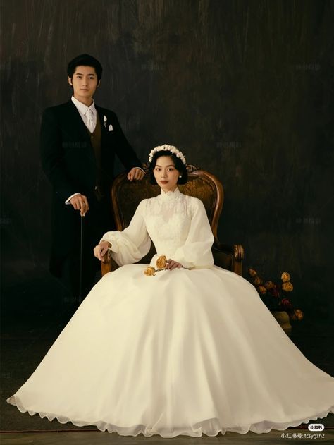 High Collared Wedding Dress, Elegant Couple Classy Aesthetic, Vintage Wedding Poses, Korean Style Wedding Photoshoot, Romantic Vintage Wedding Aesthetic, Korean Wedding Aesthetic, Prewed Korean Style, Wedding Photoshoot Vintage, Bridal Carry Pose Reference