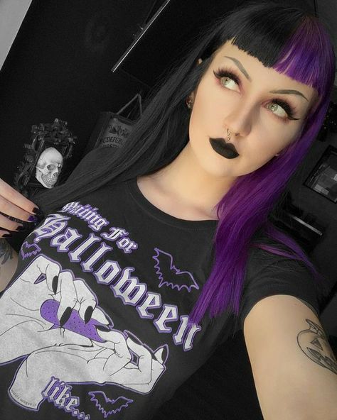 Red Scene Hair, Goth Tops, Waiting For Halloween, Split Dye, Dyed Hair Pastel, Goth Gf, Lilac Hair, Metal T Shirts, Long Gray Hair