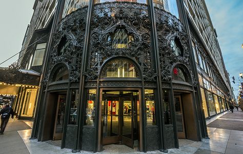 Detail of corner entrance, Louis Sullivan, Carson, Pirie, Scott Building, 1899… Carson Pirie Scott Chicago, Daniel Burnham, Chicago Buildings, Chicago Trip, Louis Sullivan, Chi Town, Visit Chicago, Chicago History, Khan Academy