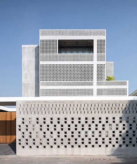 anonym studio creates house with brick façade and climbing wall in thailand Breeze Block Wall, Facade Pattern, Internal Courtyard, Brick Facade, Storey Homes, Natural Ventilation, Climbing Wall, Brick Patterns, Wall Finishes