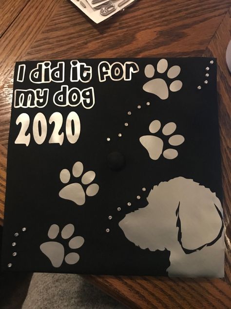 I Did It For My Dog Graduation Cap, Animal Science Graduation Cap Ideas, Graduation Cap Designs Dog, Dog Graduation Cap Ideas, Veterinarian Graduation Cap, Highschool Graduation Cap, Masters Graduation Cap, Dog Graduation Cap, College Graduation Cap Ideas