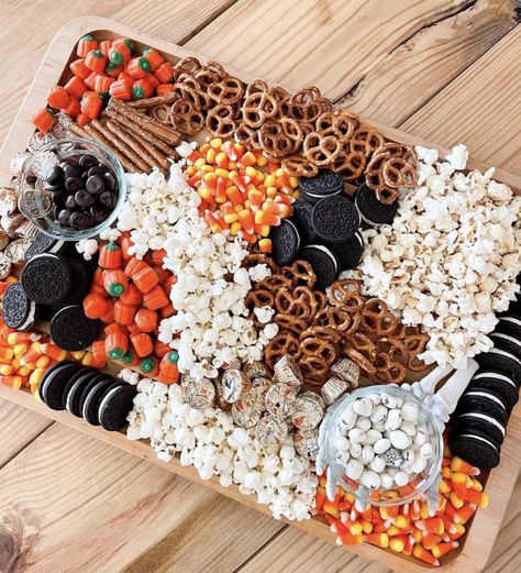 45 Fall Charcuterie Board Ideas Thanksgiving Candy Charcuterie Board, Treat Charcuterie Board Ideas, Halloween S’mores Board, Friendsgiving Dessert Charcuterie Board, Fall Chucuttery Board Ideas, Pan Dulce Charcuterie Board, Fall Snack Tray, Fall Charcuterie Board Kids, Dessert Charcuterie Board Thanksgiving