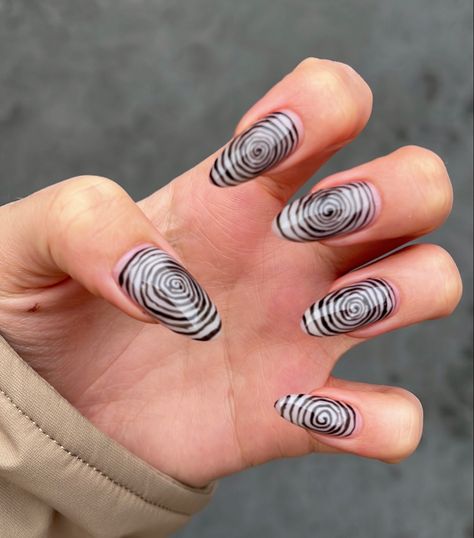 Spiral Design Nails, Red Spiral Nails, Spiral Nails Design, Short Goth Nails, Spiral Nail Art, Spiral Makeup, Spiral Nails, Reference People, House Closet