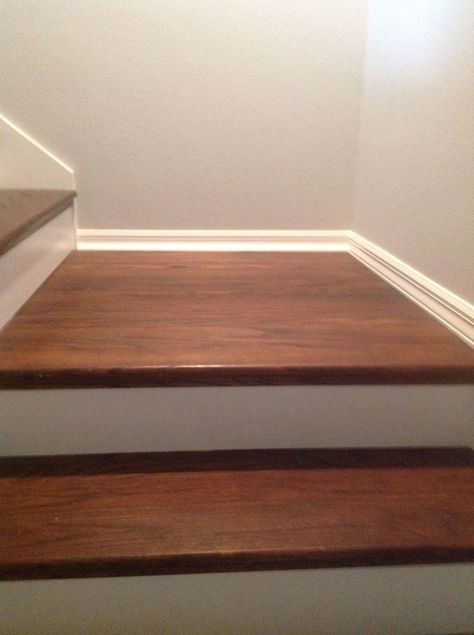 How to redo stairs for cheap - Give your outdated staircase a gorgeous new look! This is a cheater version (little scraping / little painting) that uses wood caps on top of your existing stairs. Redo Stairs, Wood Stair Treads, Pergo Laminate, Split Foyer, Escalier Design, Diy Hack, Wood And White, Staircase Makeover, Wood Staircase