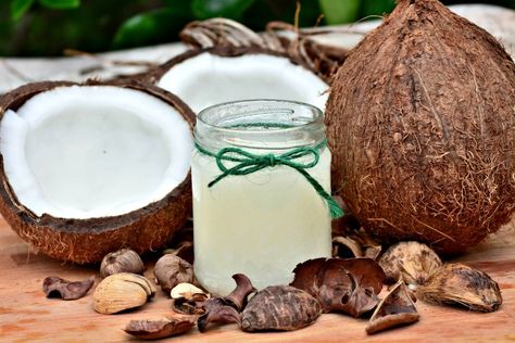 coconuts with jar of coconut water Best Coconut Oil, Coconut Oil For Teeth, Coconut Oil For Acne, Coconut Health Benefits, Benefits Of Coconut Oil, Oil Pulling, Natural Skin Care Routine, Coconut Oil Hair, Dog Blog